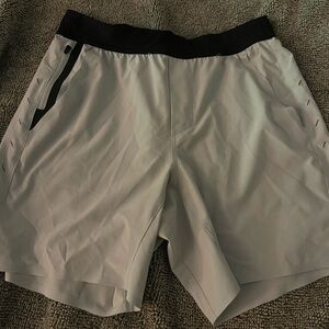 Men’s Thousand Light Gray Interval Shorts, 7 in inseam, size small
